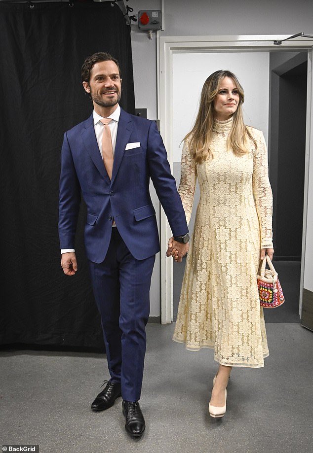 TheNorskaPaul's tweet photo. #PrincessSofia with husband #PrinceCarlPhilip of #Sweden attended a charity performance organised in collaboration with the #TimBerglingFoundation at the #AviciiArena #Stockholme Tuesday 🇸🇪
Bergling being the name of late #DJAvicii who went to heaven in 2018 😞 https://t.co/QKbGo7MDPO