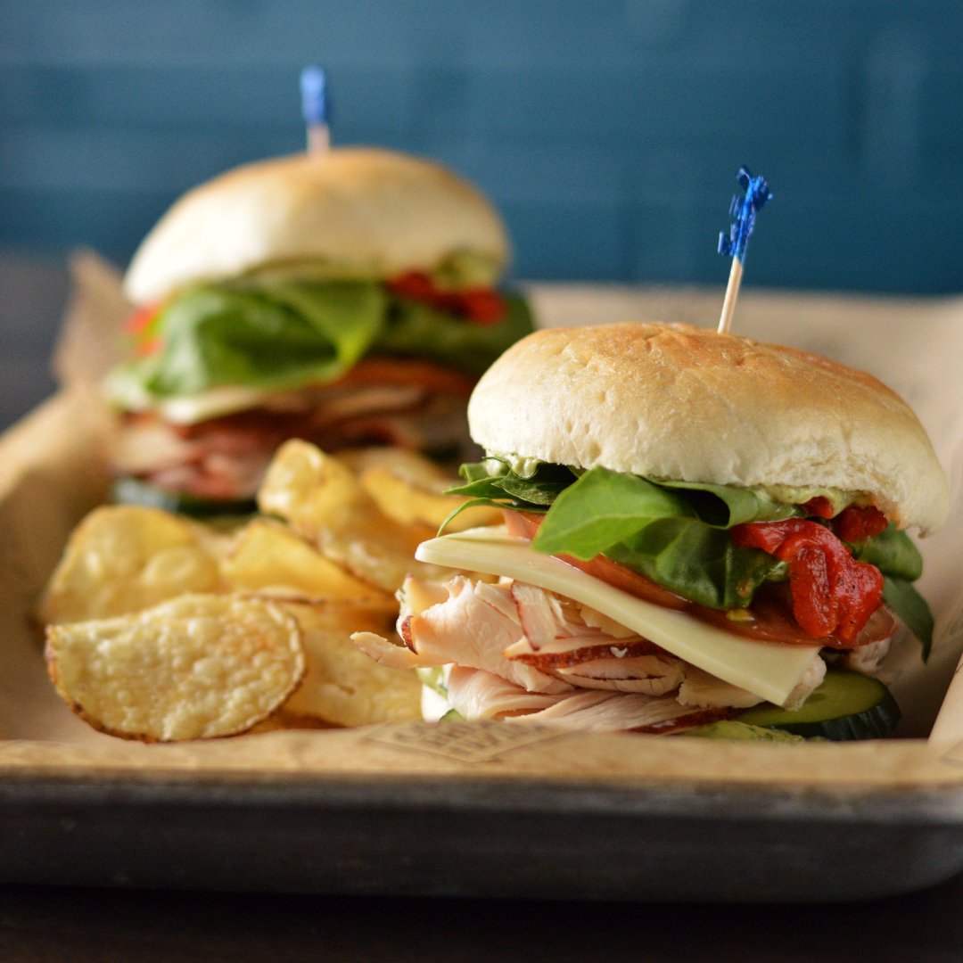 LevityBeer's tweet photo. ☀️ SUMMER MENU ☀️ Turkey Pesto Sliders | Two sliders with turkey, white cheddar, heirloom tomato, cucumber slices, marinated roasted red peppers, pesto aioli and drizzled with balsamic reduction. Served with kettle chips.
#LevityBrewing #TurkeyPesto #SummerMenu #FreshFood https://t.co/fth7xXwGkL