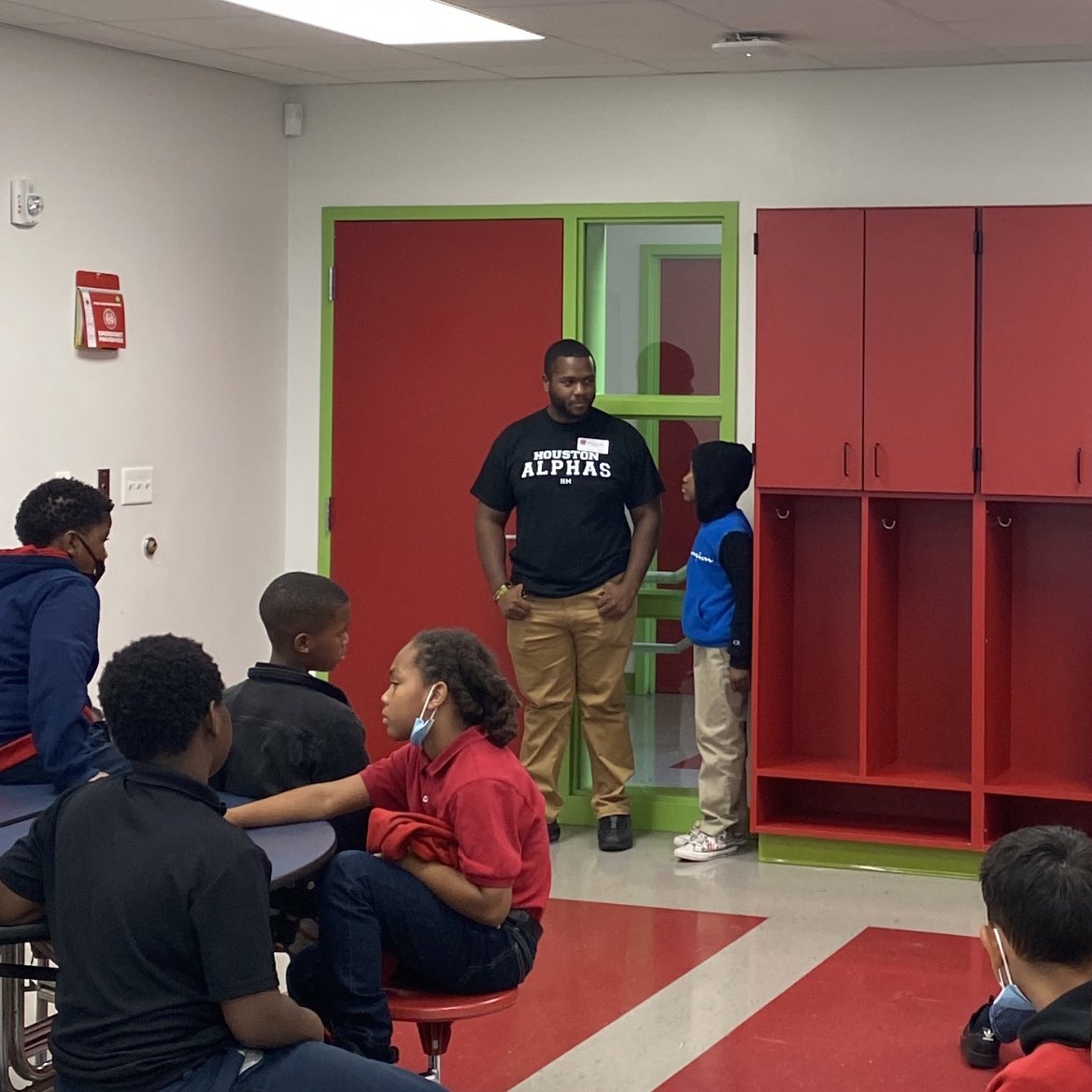 HoustonAlphas's tweet photo. We’d like to thank Peck Elementary for allowing us to make an impact on their children. We spent the day playing fun activities and we gave them tips on effectively navigating through obstacles they will face in life. 🤙🏾🤙🏿  #ServantsOfAll https://t.co/Z0Ecevdbgy