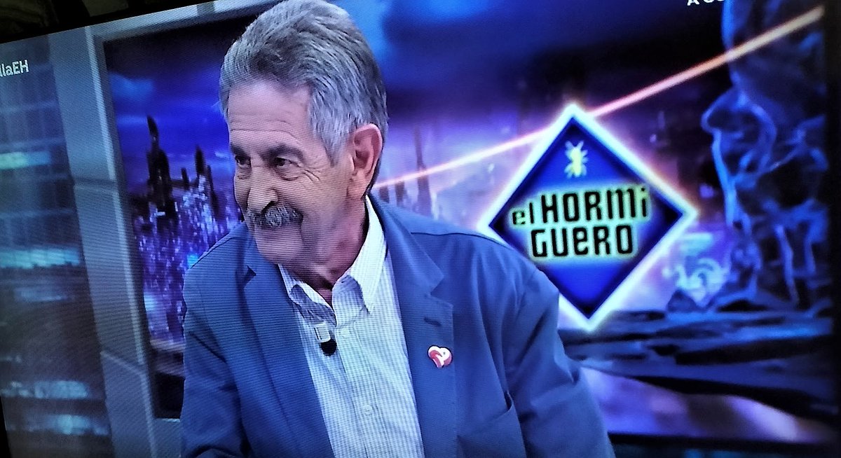 JAVIERCASTRO96's tweet photo. Tele fuera. Dedícate a gobernar, joder, y cuando te jubiles, ya vas a las televisiones y presumes de lo guay que eres y montas show cántabro o lo que quieras. Yo no se como la gente no se da cuenta... https://t.co/xgOuwUBajW