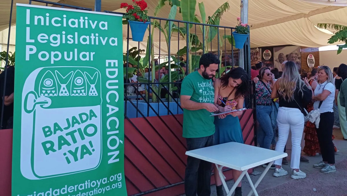 ILPABajadaRatio's tweet photo. 💚Mesas hoy para la #ILPBajadaDeRatioYaXLey
✅ en la caseta del @pcacordoba en la #FeriaCórdoba
✅ en la concentración por la #EstabilidadInterina de #Sevilla, con @usteaeducacion y @fasecgt
✅ en #Huelma (#Jaén) y #Benalúa (#Granada)
➡️ Toda la info: https://t.co/jwftjSt3Po https://t.co/ixPWBGcDMP