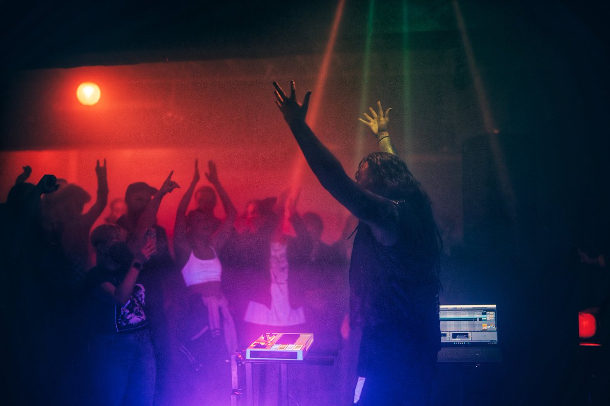 CHICAGO! I know we had some technical difficulties the last time I came through so let's make up for it tonight! ANNIHILATOUR hits Liar's Club with special guest <a href="/LoreleiDreaming/">Lorelei Dreaming</a> !