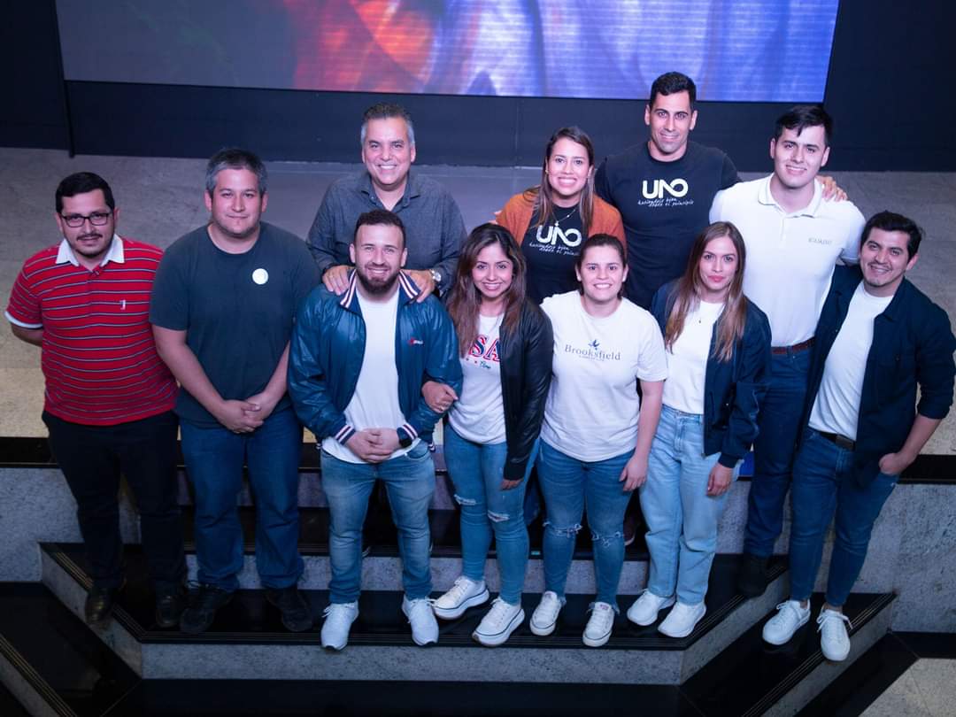 totoclerch's tweet photo. Con Este equipo llevamos charlas a los colegios en nuestra organización @redescoolpy un servicio social que lo hacemos desde el año 2011 en todas las instituciones del Alto Paraná con un mensaje cargado de buenos valores 🙌🇵🇾 https://t.co/3uMY892fXd