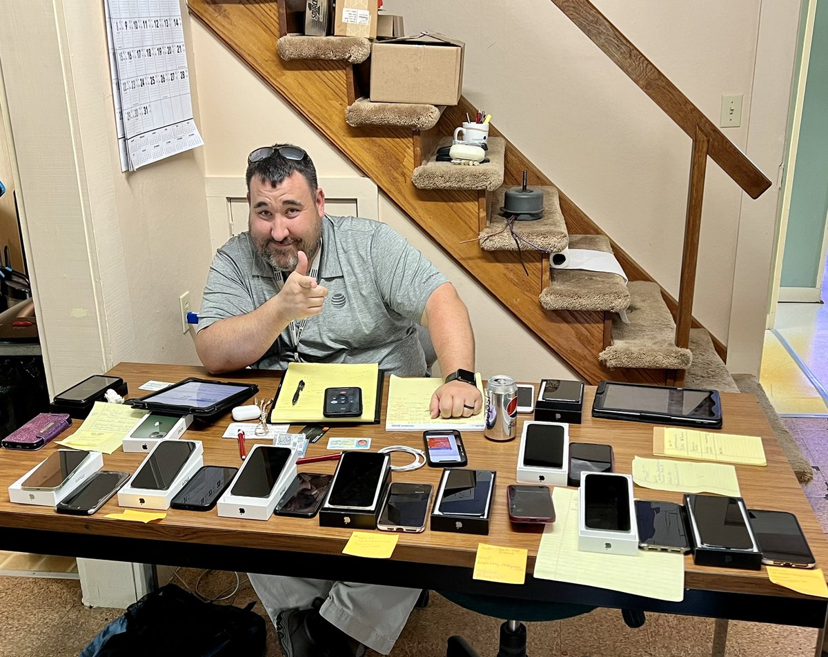 Wednesdays aren’t so bad when you activate 13 business lines for a customer. #CSWS is closing out May strong 💪.