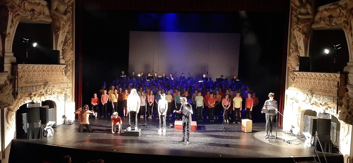 CollegeWatten's tweet photo. 'Fondamental" ce soir au grand théâtre de @CalaisOfficiel .Bravo à nos choristes et à leurs enseignants... @AcLille @dsden59Polepeda @departement59 @MarieCieters @Patrick_Valois @VilleWatten https://t.co/MQr0V06vVk