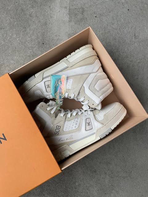 samev_n_a's tweet photo. Rugged x Luxury x Louis Vuitton
..
Size 40-46(Eur)
..
WhatsApp-0802-242-3433 https://t.co/lVzicMW1tE