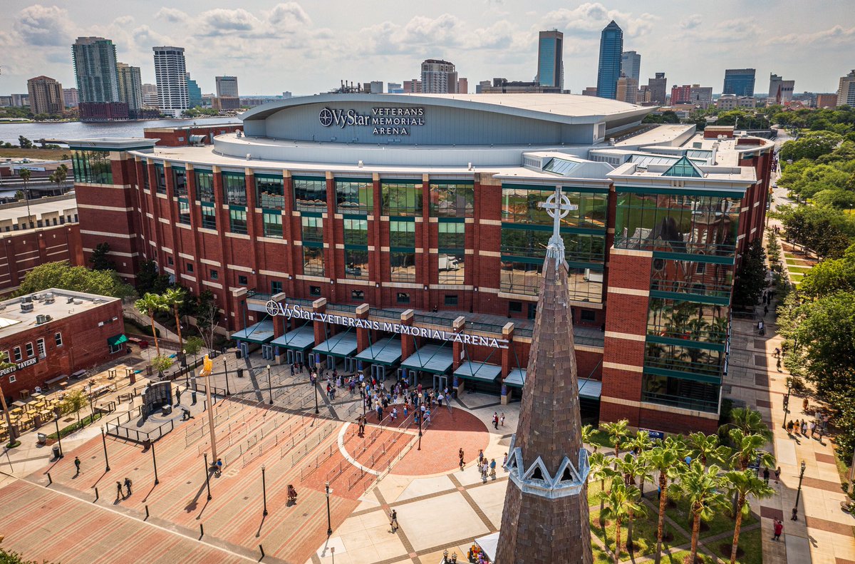 jmojax08's tweet photo. Congratulations to all the graduates! It’s a busy day at @VyStarVetArena. @mhs_mustangs is about to pack the house. Ed white finished not too long ago. @ActionNewsJax https://t.co/DRdPEVy0h0