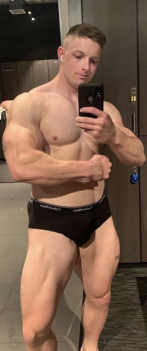 tater_thotsss's tweet photo. #alpha #alphamuscle #maleworship #musclewordhip #muslcedmen #gaymuscle #alphaworship #alphamen #woof #whitealphamen https://t.co/l86rU7kYdK