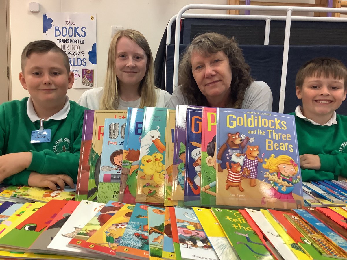 OakTree_Primary's tweet photo. Amazing turnout for our reading event on Monday. We are so lucky to have such supportive parents and carers at our school. https://t.co/N3NPLWKyt8