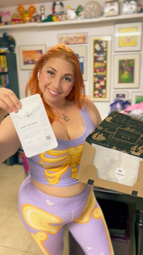 ThatPrincessGrl's tweet photo. EDC prep was chaotic, but my @tearunners box got me through it!
Check out the contents of Mayโs Original box! Thank you, #tearunners!
#Adorabones crop top and leggings by @theAdventureEffect
#ravelife #tealover #unboxing #teatime #teadrinker #kandikid #plur #edcprep https://t.co/rFeZe95gOJ