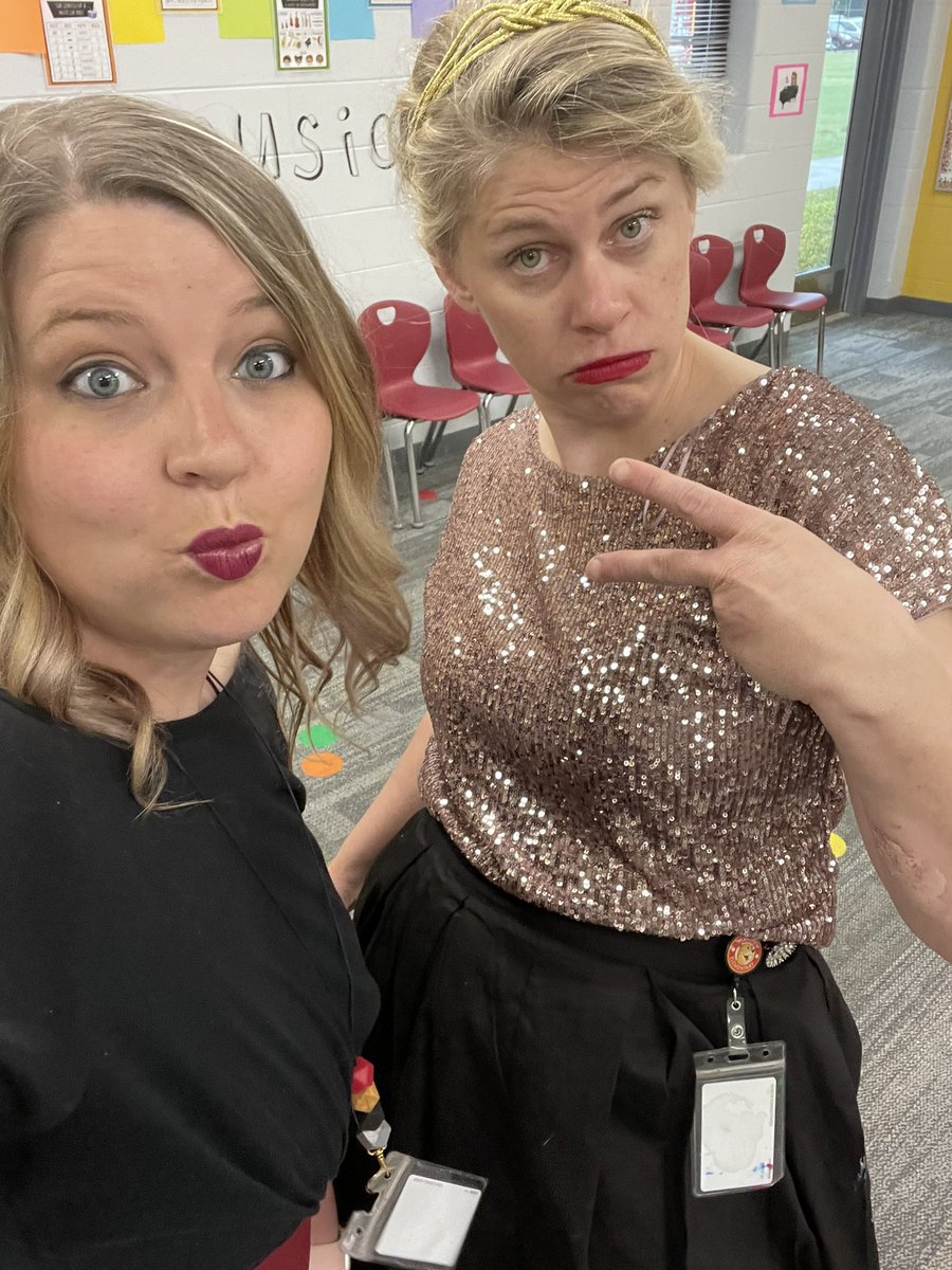 The_Mrs_Womack's tweet photo. Awards day at Plainview was a smashing success, in huge part to my amazing teammates! I love working with these humans! @CaraBrown1984 @otterpotter5 @BrittanyRSmith4 @MsBetsyLyons  #otterlyawesome #excellenceisinplainview https://t.co/xIX5sECsbK