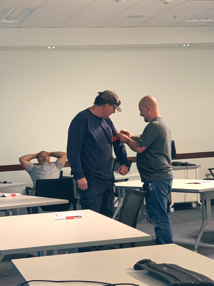 Teaching some #StopTheBleed <a href="/northropgrumman/">Northrop Grumman</a> #SLC 🩸🙌🏼🚑💨 #SAVEALIFE <a href="/MstarHealth/">MountainStar Healthcare</a> <a href="/StMarksHosp/">St. Mark's Hospital</a> <a href="/acsSTOPTHEBLEED/">ACS Stop the Bleed</a>