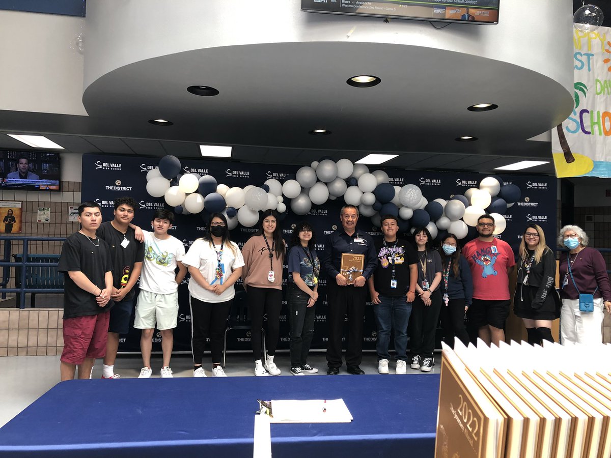 YearbookDVHS's tweet photo. Thank you, Mr. Acuña! https://t.co/FqrnMPgXht
