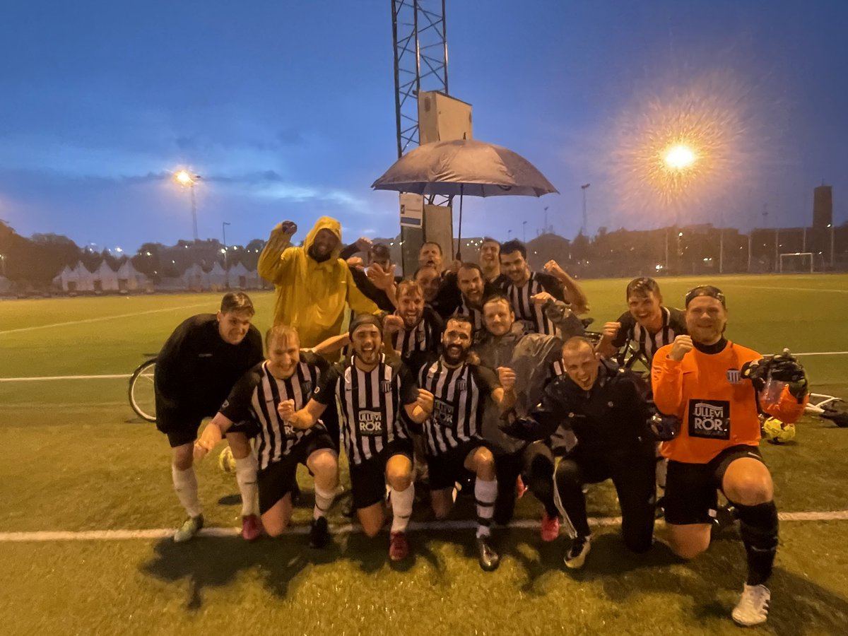 FCHPrisoners's tweet photo. VINST!! Fångarna håller ut och plockar hem sin femte (egentligen sjätte) raka seger, hemma mot toppkonkurrenten Gold Coast! 2-1 (2-0) efter lite halvgött spel i första. Kaos i andra. FULL POTT! https://t.co/nj2qflDIzQ