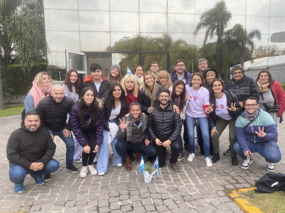 ateneorecoleta's tweet photo. #ElviraRawson @ateneorecoleta junto a @UCRCapital @radicalesxarg @EvolucionCABA en el #locro del 25 de Mayo #UCRUnida @GugaLusto @marielacoletta @ocampomartinBA @hernan_najenson https://t.co/AqYk35GtRA