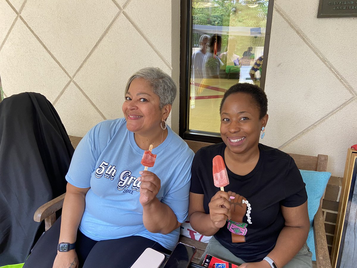 Loved celebrating the <a href="/HH_Dragons/">Hickory Hills</a> staff today! Congrats on a great year of learning and transforming literacy practices! #literacyandjusticeforall wouldn’t be possible without y’all! ❤️🎉 <a href="/CoxCampus/">Cox Campus</a>