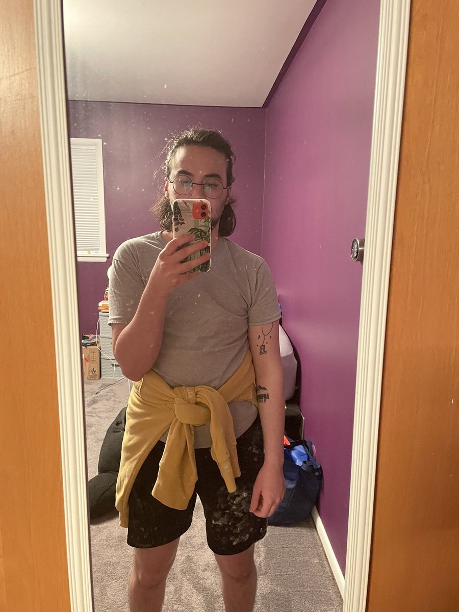 ashcmore's tweet photo. If you needed any more proof that women get harassed for just existing a man at the gas station mistook me for a woman and decided to try to get my name and told me “you’re looking good in those shorts” when I literally looked like this https://t.co/q1NXRVRIo8