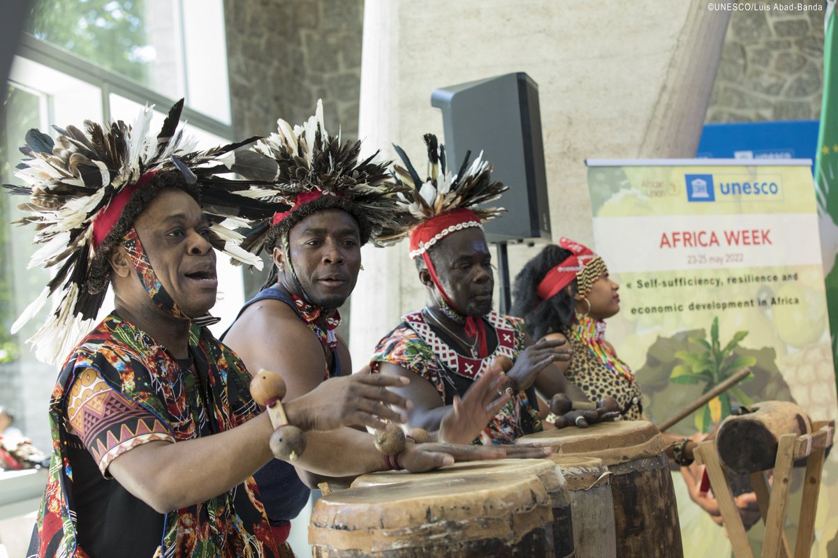 Échanges très positifs avec <a href="/ACHIPatrick4/">Patrick Achi</a>, premier ministre de #CôtedIvoire, en cette #Semaineafricaine. L’<a href="/UNESCO_fr/">UNESCO en français</a> a fait de ce continent sa priorité et s'emploie chaque jour à soutenir l'action des Etats africains pour la culture, les sciences, l’éducation &amp; l’information.