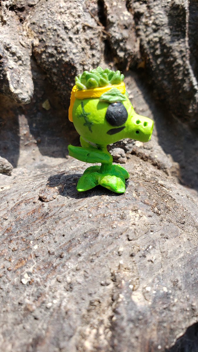 IsmaelLoco4's tweet photo. Les presento a "Commando pea" o "Guisante Comando" de Porcelana o Clay ◠◡◠✌
#pvz #PvZGW2 #plantsvszombies #guisante #pea #command #comando #Pocelana #cay @PlantsvsZombies https://t.co/uNdTERjsvt