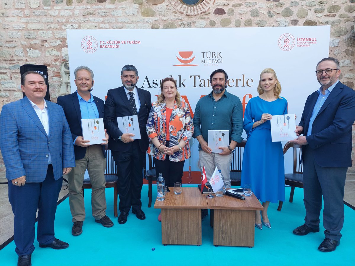 iktm34's tweet photo. “Bir Rehber,Bir Şef ve Bir Gazeteci Gözüyle İstanbul Mutfağı” konulu panel,Vali yardımcımız Özlem Bozkurt  Gevrek,Eyüpsultan Kaymakamı İhsan Kara ve İl Müdürümüz Coşkun Yılmaz’ın katılımlarıyla Türk ve İslam Eserleri Müzemizde gerçekleşti.@ciftpelin @seracun @bayramtalip https://t.co/y29AjhCnV7
