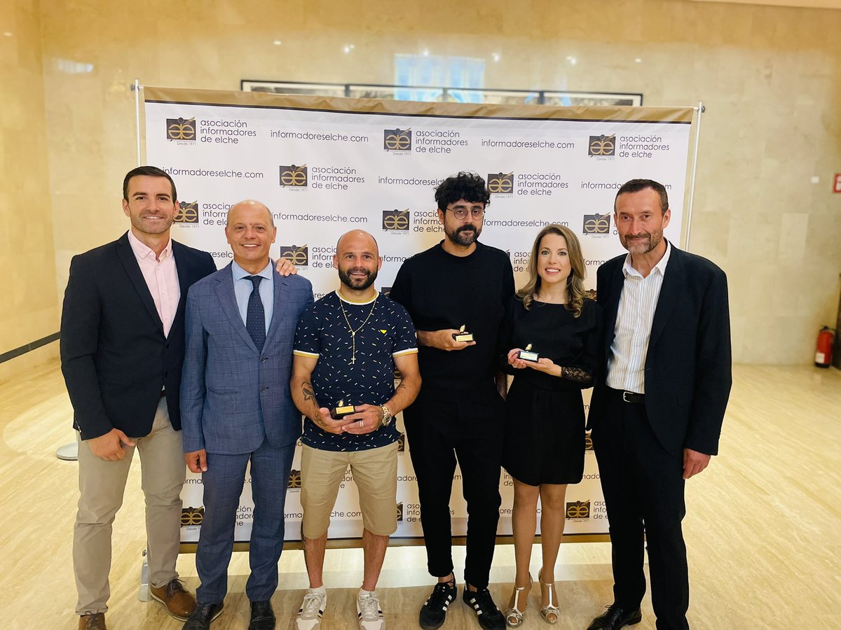 MonserrateHdez's tweet image. En la Gala de los Dàtil d’Or 2021, de los @InformadoresElx. Merecidos premios, gente top: Kiko Martínez, Chema García Ibarra y Noelia Pascual. Más el presi y el señor alcalde. Gente top.
