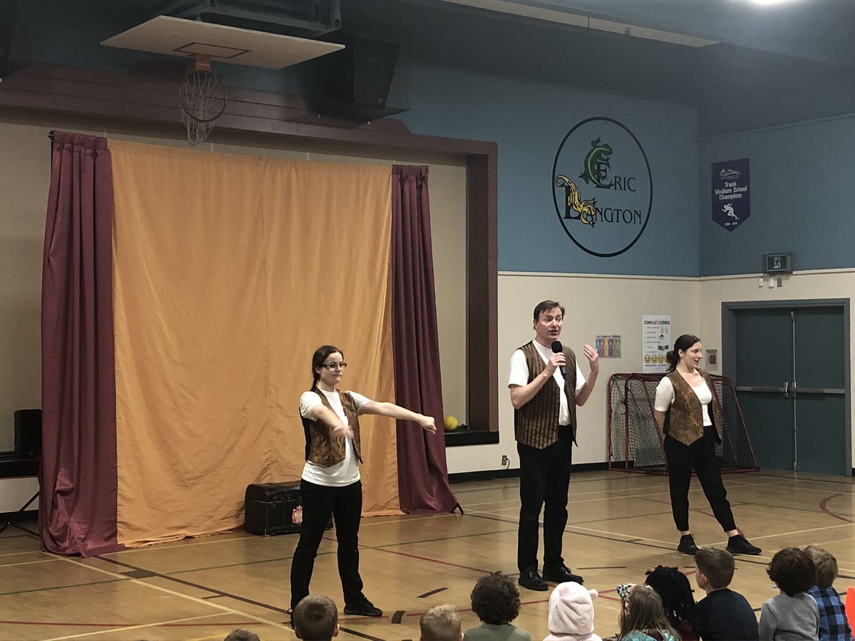 EricLangtonSD42's tweet photo. We are so excited to have #dufflebagtheatre here in our GYM! @DuffleBagThtre @sd42news #laughter #theatre #arts https://t.co/Aff5sohcNZ