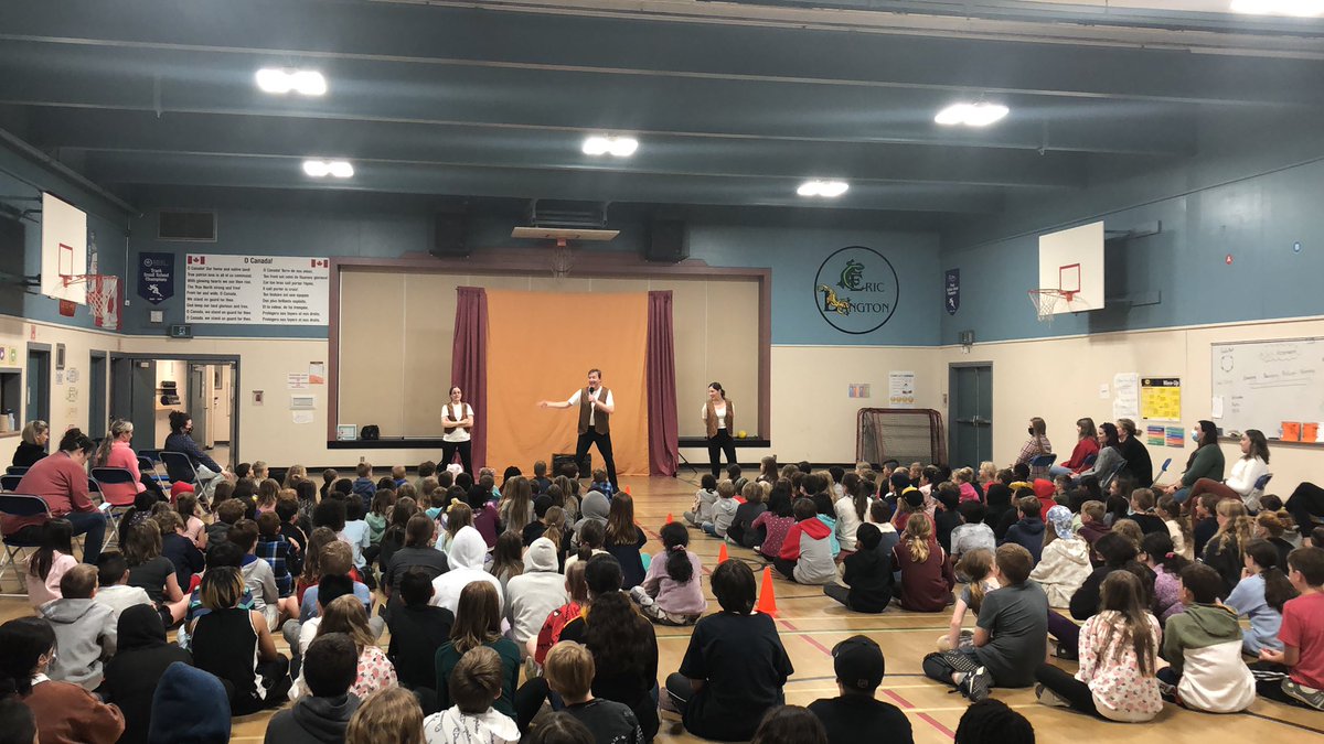 EricLangtonSD42's tweet photo. We are so excited to have #dufflebagtheatre here in our GYM! @DuffleBagThtre @sd42news #laughter #theatre #arts https://t.co/Aff5sohcNZ