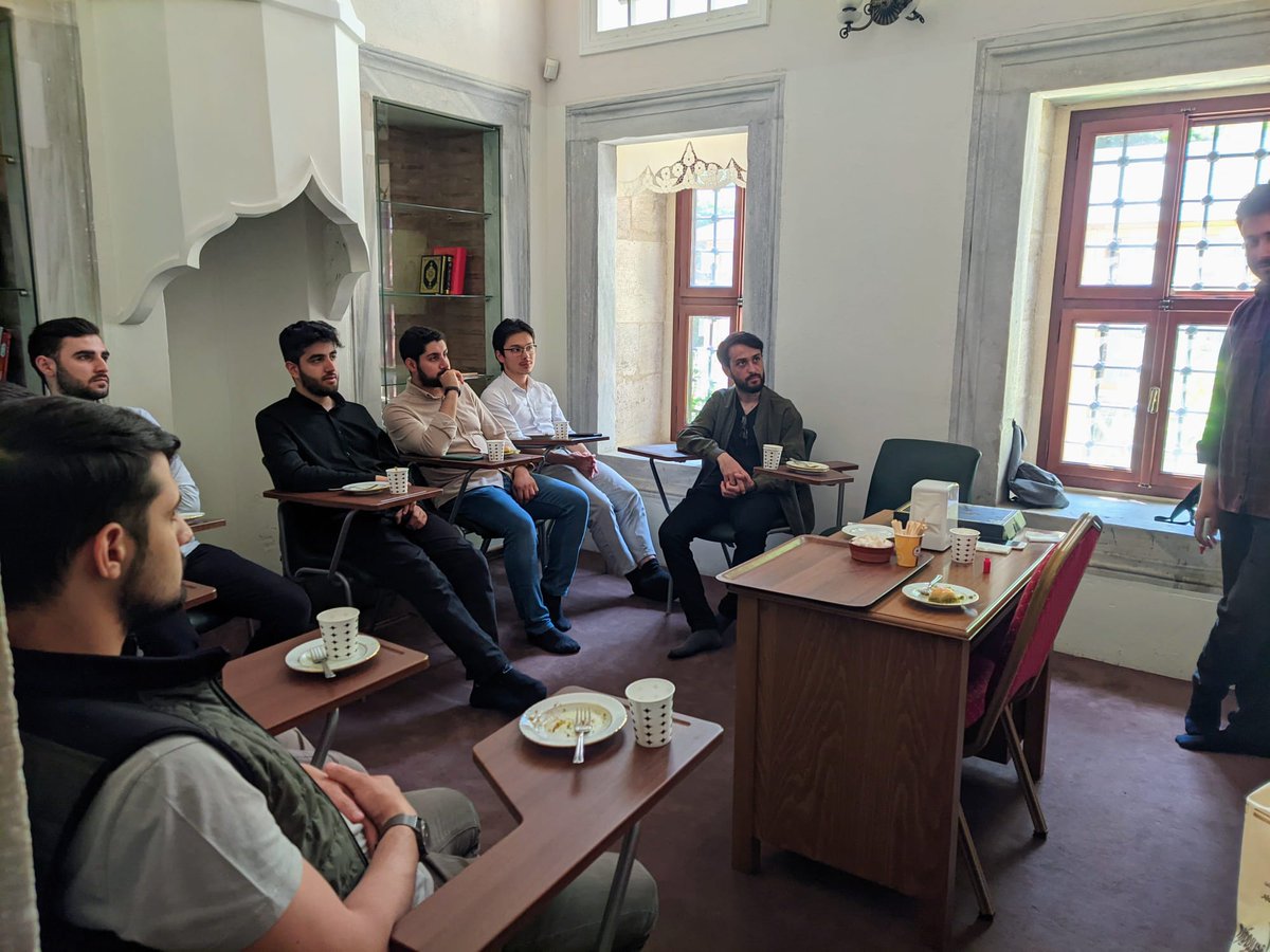 idikfsmvu's tweet photo. Bugün İstanbul Sultanahmet Vakfı bünyesinde bulunan Îkân Aklî İlimler Medresesi'ne ziyarette bulunarak yürütülen programlar hakkında bilgi aldık. Ayrıca vakıf başkanı kıymetli hocamız İsmail Hakkı Tavman'ı da ziyaret ederek sohbet ve nasihatlerinden istifade ettik. https://t.co/zA8WcCLXMc