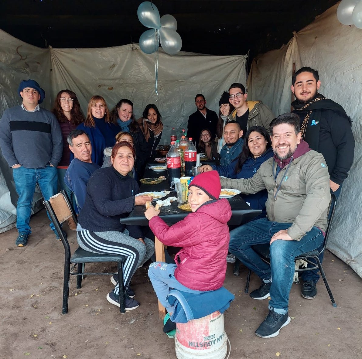 noracebreiro's tweet photo. Con la @jprocoloncba y el equipo del Comedor #EntreNosotrosJuarezCelman compartimos #LocroPatrio 🇦🇷 https://t.co/u8kcF8RZyv