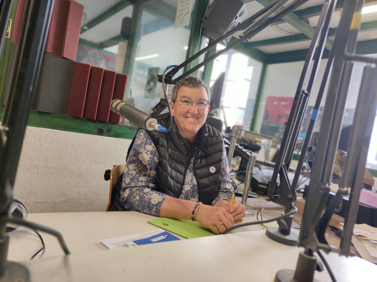juliensueres's tweet photo. 🎙️ Aux côtés de la candidate Nathalie Manchado pour représenter le @PCF_82 dans le cadre de la @nupes82 #Circo8202 au micro de #Radiodoc
L'occasion de présenter le programme de la @NUPES_2022_ aux auditeurs du #TarnetGaronne 👇 https://t.co/5iynfGiwrj https://t.co/HoW1RRDqpN