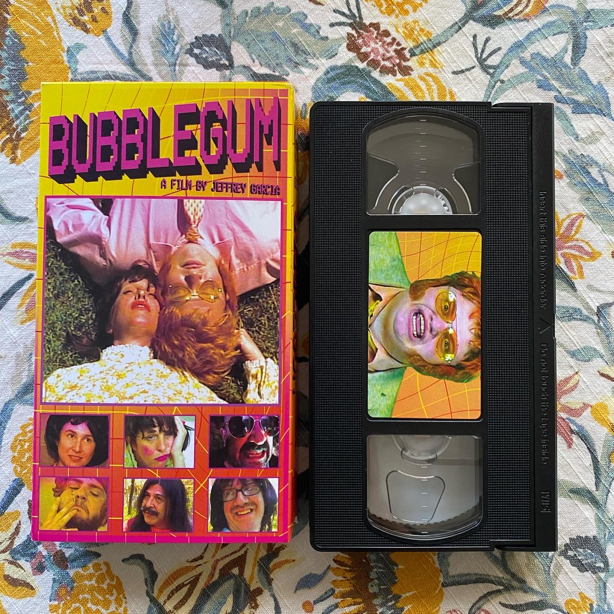 JayFreeGarSeeUh's tweet photo. BUBBLEGUM on VHS
Hand numbered, #1- #25
30 includes shipping
Venmo (at) Jeffrey-Garcia-114
Snag one!
#bubblegumthemovie #shotonvideo #VHS #vhscollector #vhscollection #analogtape #vhstape #undergroundcomedy #undergroundmovie https://t.co/Il9UjSsVyC