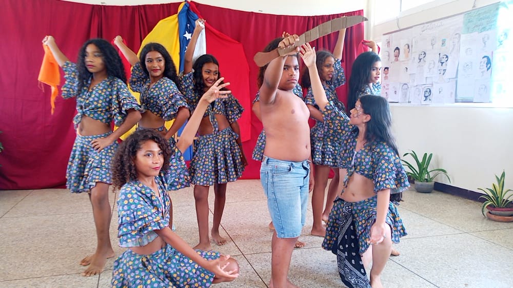 dgei_mppe's tweet photo. #25May Se realizó en la EPB Josefa Venancia Camejo, Municipio Miranda  del Edo. #Falcon Actividad sobre el Dia del Cimarronaje en homenaje al zambo “Andresote”, cimarrón Juan Andrés López del Rosario. @interculzefal @MPPEDUCACION @DGCPatrimonioy2 @_LaAvanzadora @WuikelmanAngelP https://t.co/F3RjU5t1IE