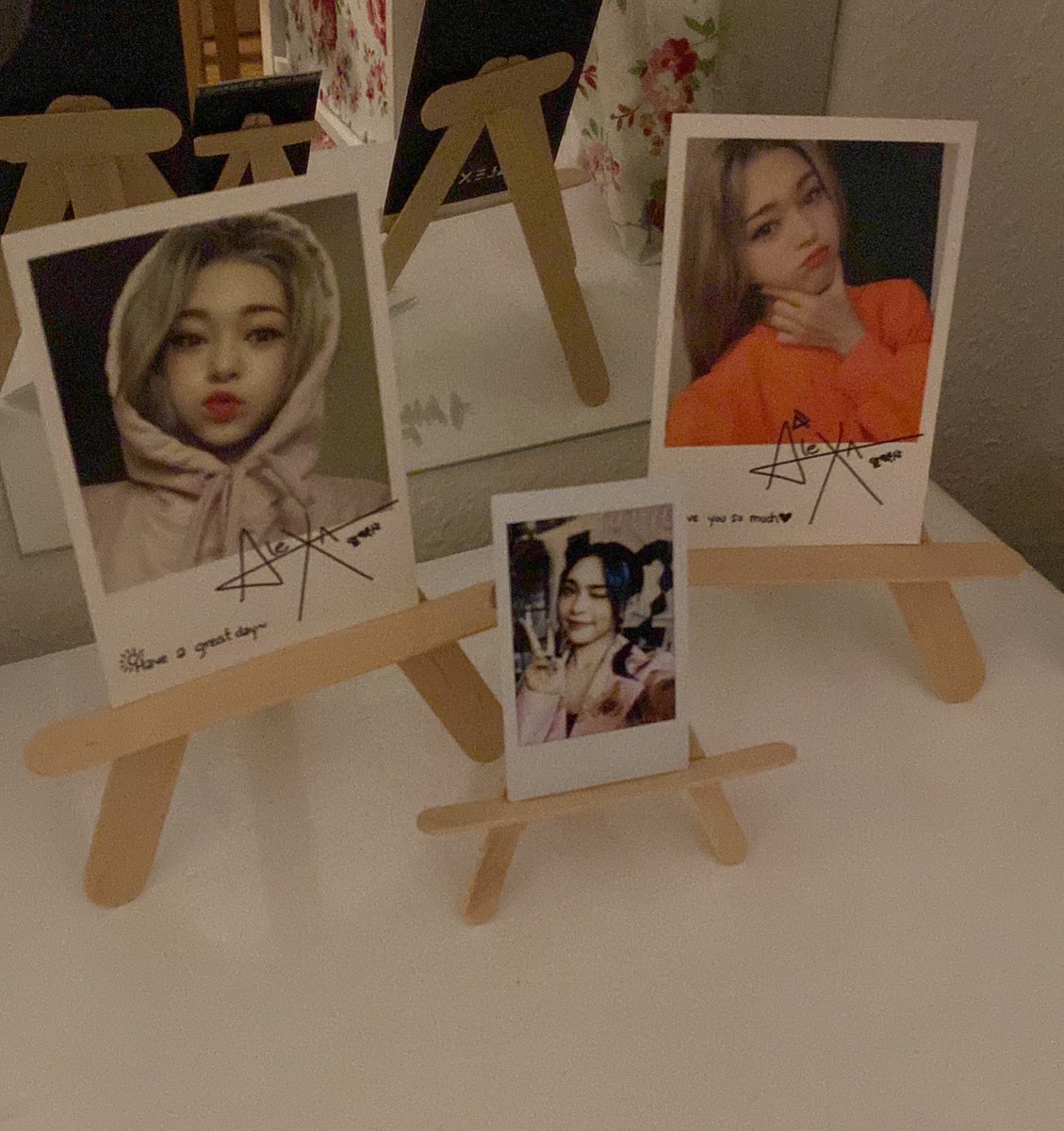 marisatiny's tweet photo. Did I just burn my hands to make those little standees? Yes https://t.co/uG5EZUZEgN