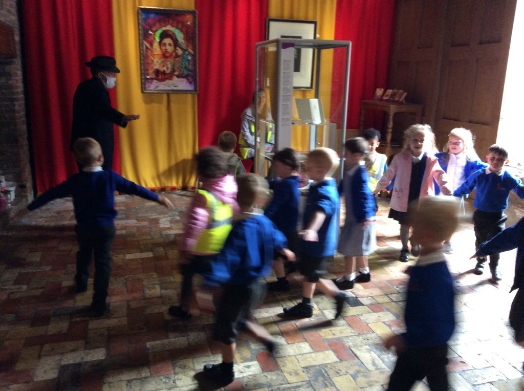 AcademyRaleigh's tweet photo. #Reception had an amazing day becoming #historians at the @AncientHouseMus ! The children had a lot of fun learning about the past through a range of activities. They were #engaged and #curious. At Raleigh we love #makinglearningmemorable @EMAT_Edu https://t.co/zx9AHizsMG