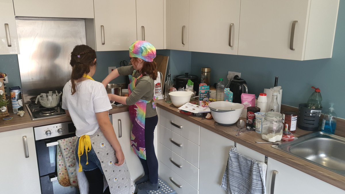 ormond_debbie's tweet photo. @UptonClass6GD @uptonclass2MF @UptonMeadows
We've baked and iced our little hearts out this evening. With a break to eat cake mix of course. https://t.co/WoPsOyFDmW