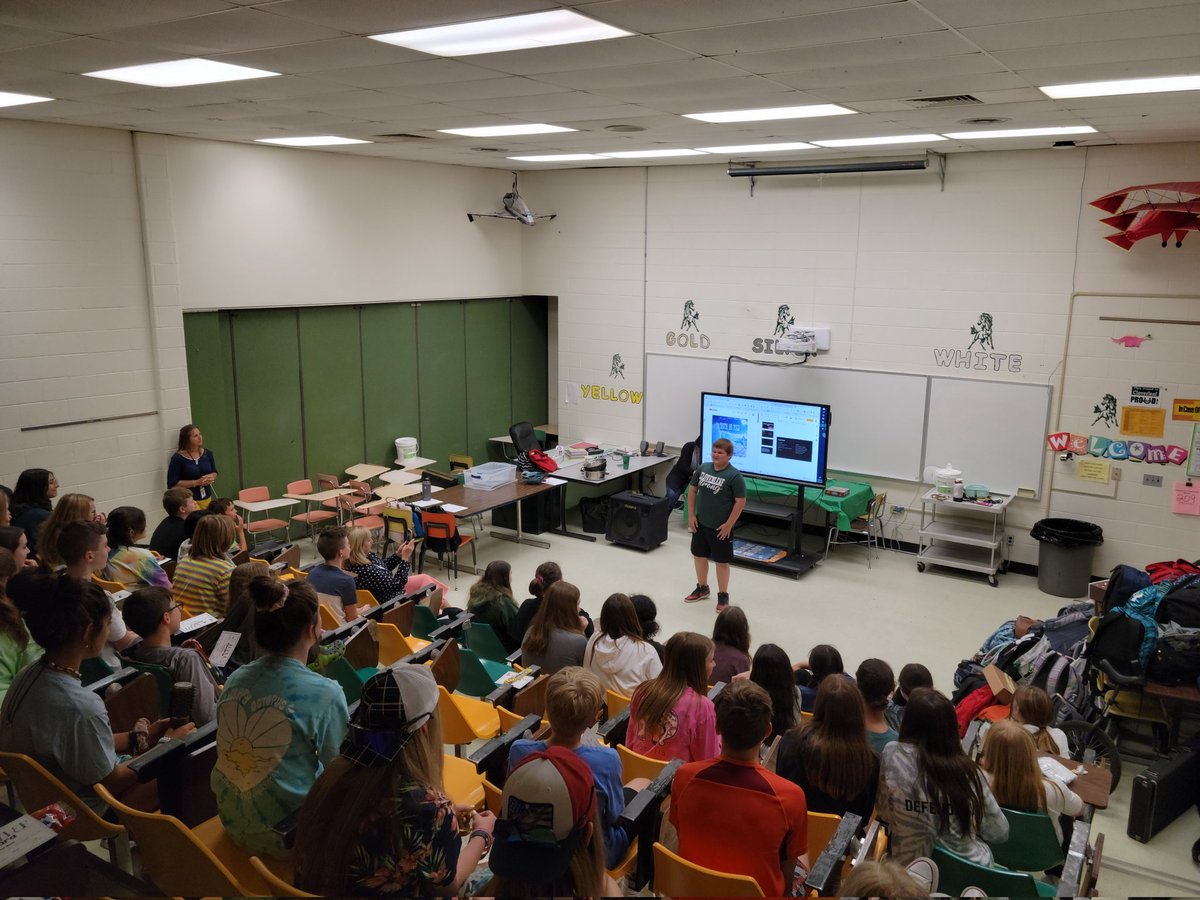 CloverleafMSAP's tweet image. Tons of talent in the 7th grade! Students performing for their 7th grade peers! @CalameMaggie @CloverleafLocal @YakoCMS #colts