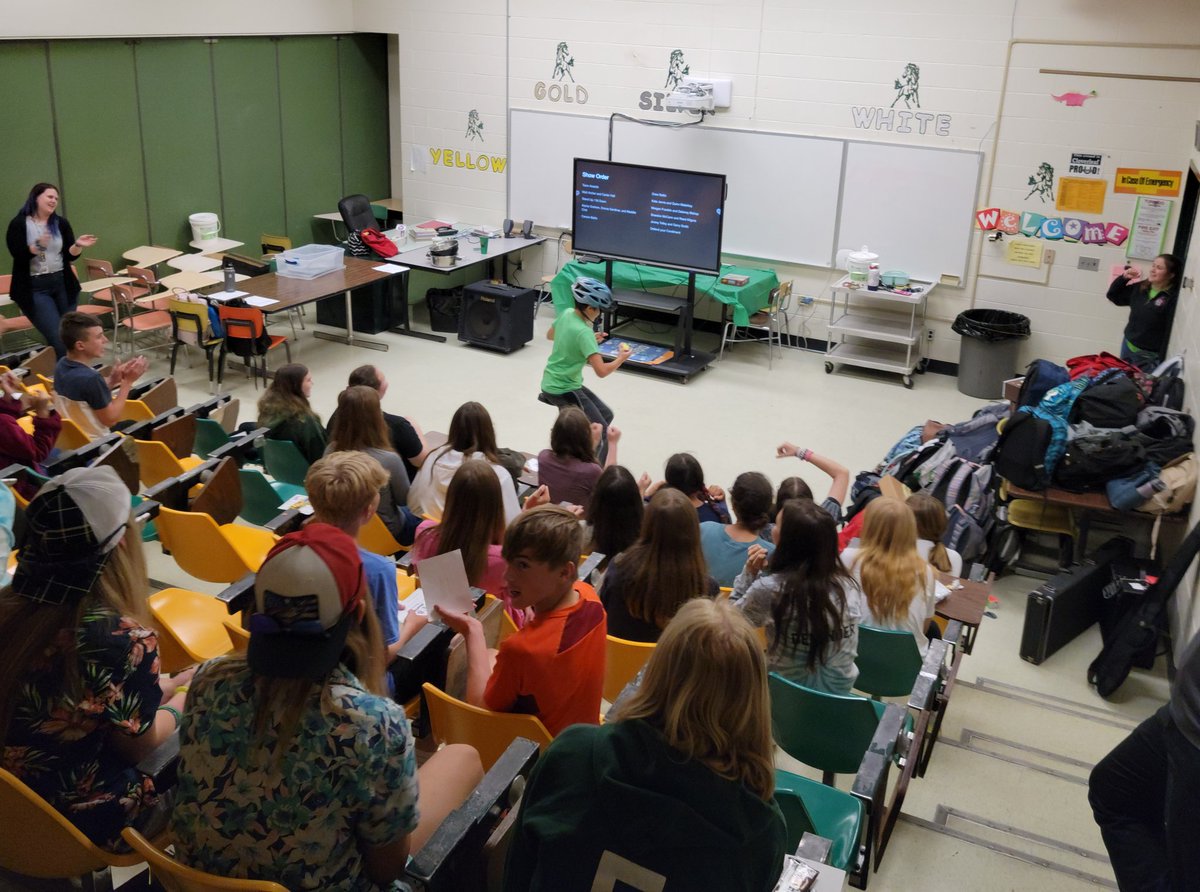 CloverleafMSAP's tweet image. Tons of talent in the 7th grade! Students performing for their 7th grade peers! @CalameMaggie @CloverleafLocal @YakoCMS #colts