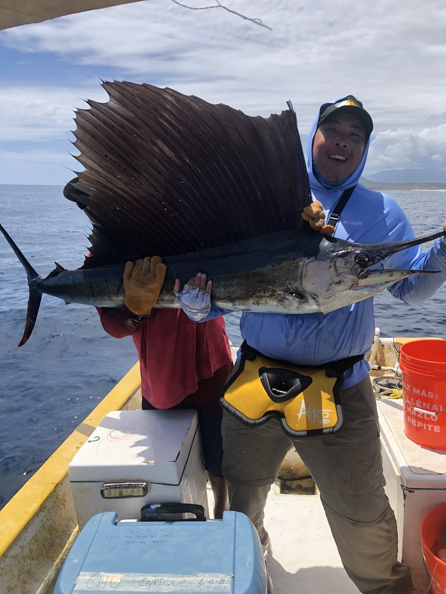 ReeseChu's tweet photo. @GoFishCam anyway you guys can help me out to get some shots before I get them out of the water? https://t.co/zdto4i8Nl0