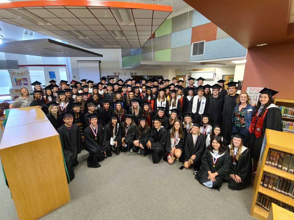 stephbville's tweet photo. Once a #reaganray…all the feels as a parent & a former Reagan staff member watching this #classof2022 walk the halls of the school they opened as kinders in 2009. Special people - special place - bright futures. Love this bunch! #1LISD https://t.co/skHAOH9q9T