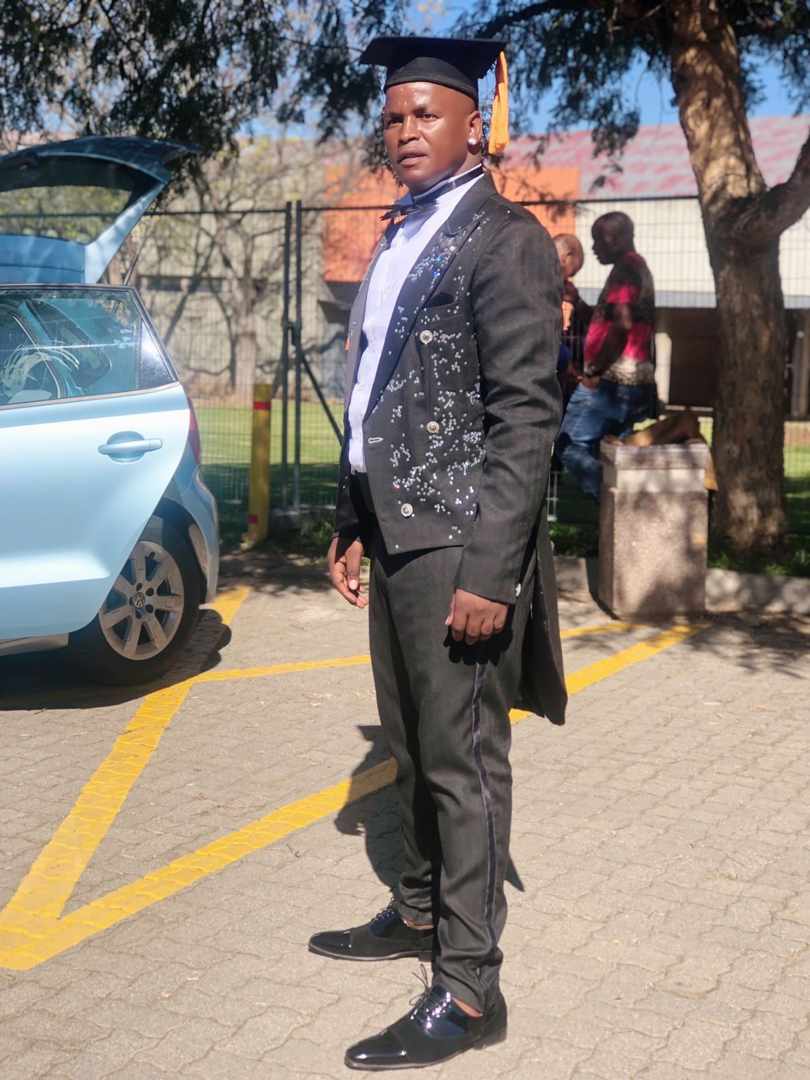 PrinceslooMach1's tweet photo. Congratulations The president Benny mayengani 🧑‍🎓🧑‍🎓❤️❤️ watshwa noyi gaweni Ava lombisi https://t.co/M9hZ1rBRWe