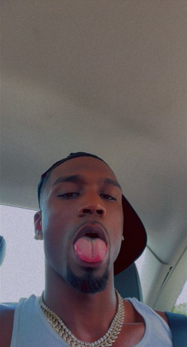 Dumb Handsome ? https://t.co/VqVyY23jL1