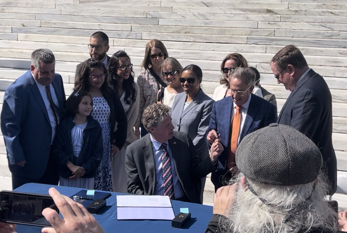 Rhode Island Senate tweet media