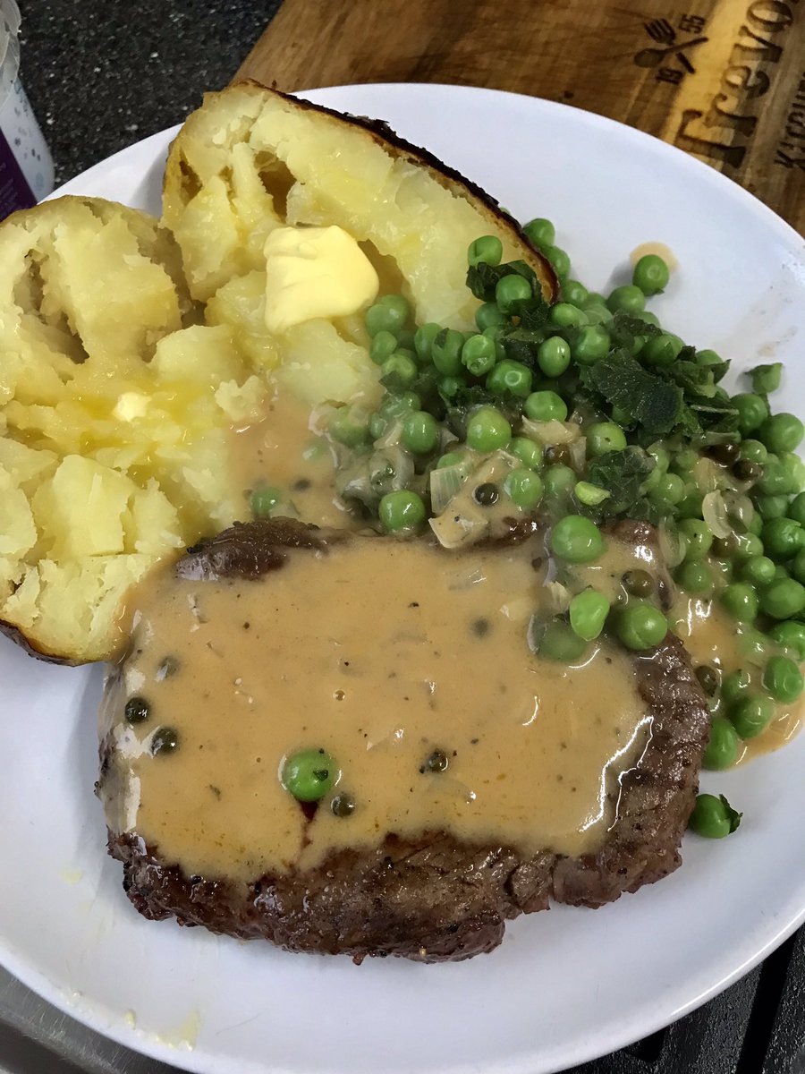 tantrictrevbbq's tweet photo. When your skint and need quick meal. Shop bought rump steak and shop bought peppercorn sauce. Steak and jacket potato on the WeberGA and some frozen peas with mint from the garden. Not a bbq snob. #bbq #steak #quickbbq #jacketpotato https://t.co/lE1tjifwdi