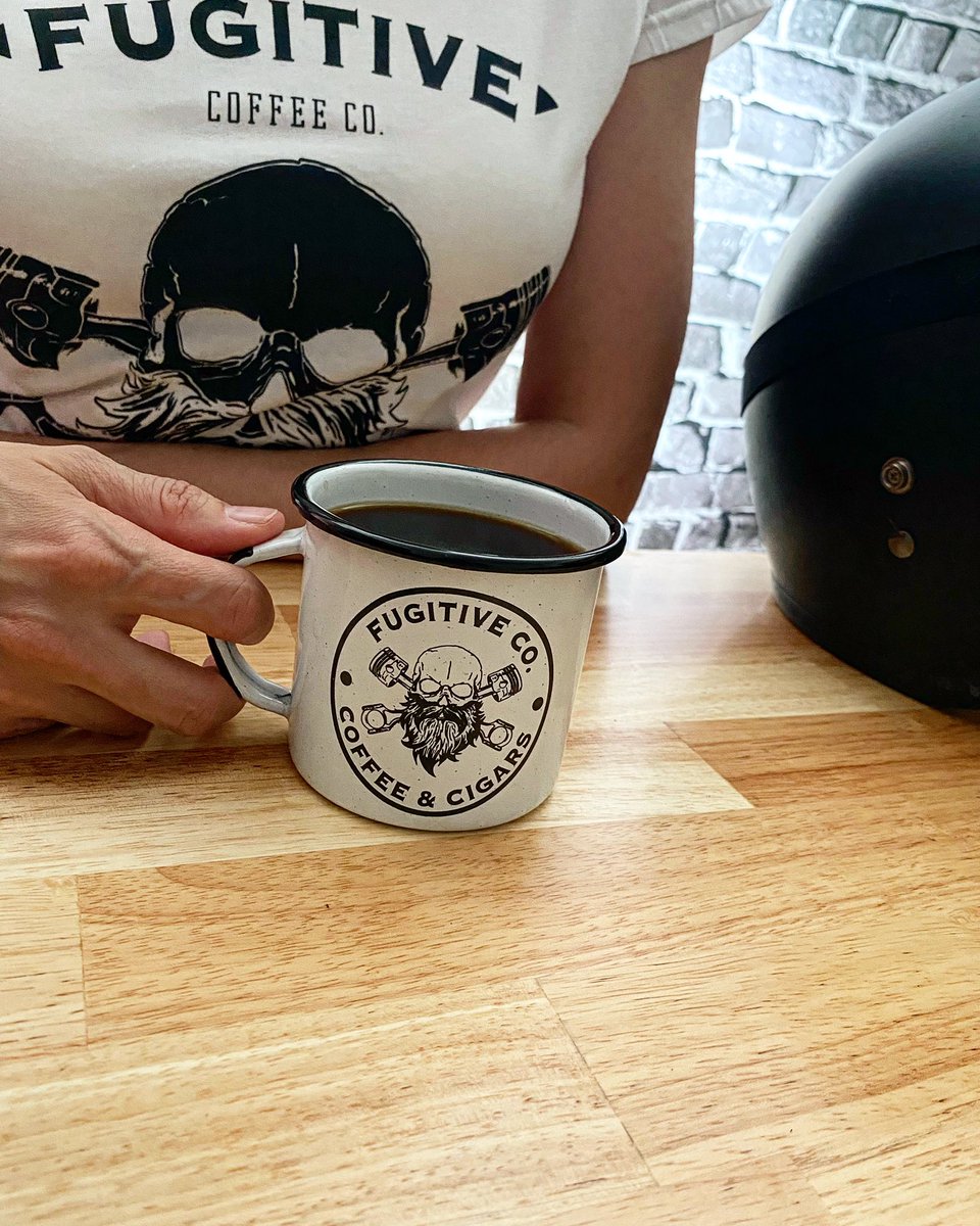 FugitiveCoffee's tweet photo. Todo lo que necesito son 2 tazas de café y listo!! A darle!!! 🤘🏻 #fugitivecoffee https://t.co/qsu8oJVNhi