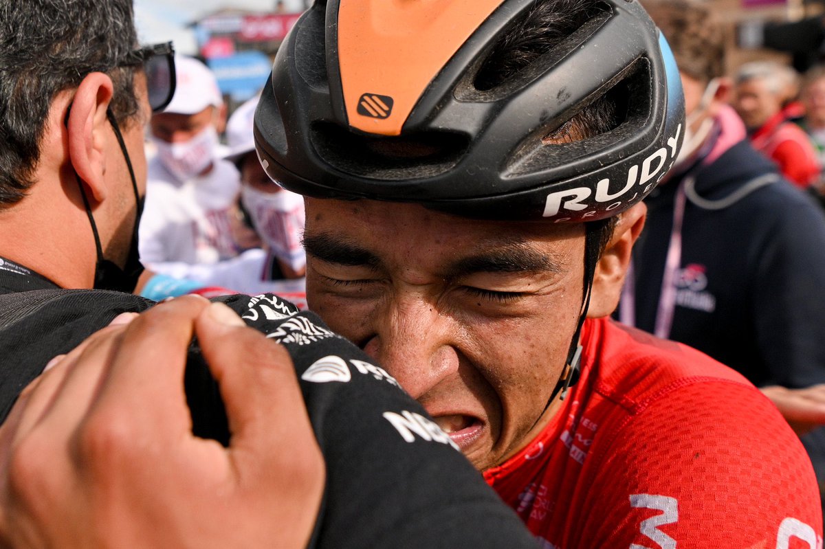 giroditalia's tweet photo. 🇬🇧 A brand-new talent ➡️ https://t.co/BxCevV4edp

🇮🇹 Riecco un talento Colombiano ➡️ https://t.co/v8bwCX1IBS… 

#Giro https://t.co/UQ5FJSxtOg