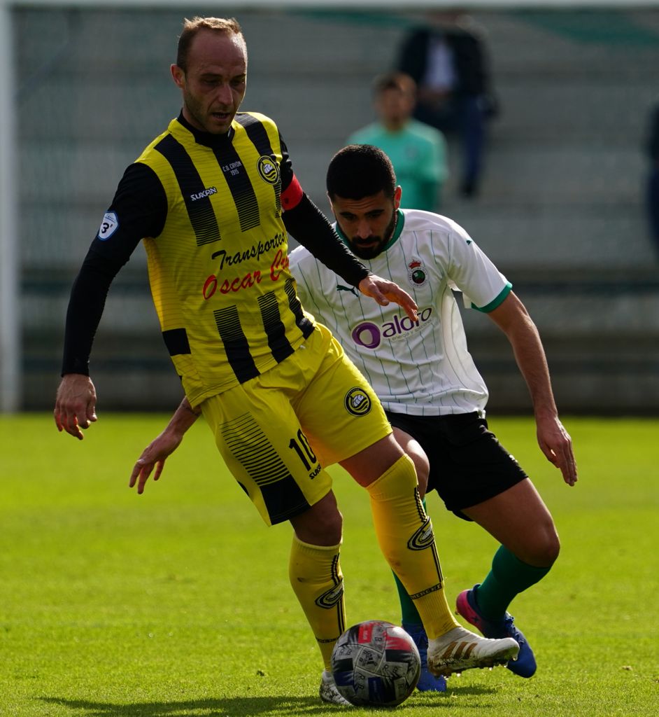 radioteibafm's tweet photo. 🔴 ÚLTIMA HORA 🔴

⚽ TERCERA DIVISIÓN | CD CAYÓN⚽

👉El jugador del @CDCayon  Marcos Sáez  ha renovado con el cuadro dirigido por Luis Fernández.

✅ Pieza fundamental para que los del Fernando Astobiza regresen a la 2REFE. https://t.co/eXsnndRdeg https://t.co/xe4hlNloQ1