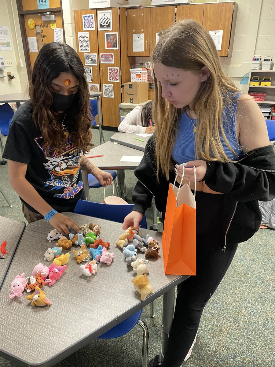 srtacocacola54's tweet photo. @D54Keller celebrated our last day with #KellerCares! It was awesome to see students #giveback before they left for summer. #TogetherAsOne #Keller #WeAre54 #LastDayofSchool https://t.co/19rw8uhdNN