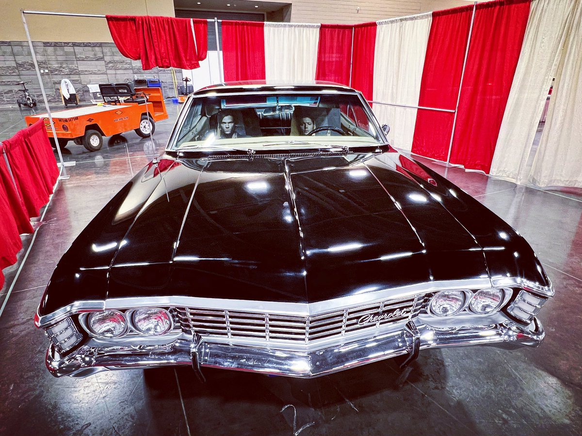 ImpalaCharlie's tweet photo. Charlie has landed at @PhxFanFusion! Sam and Dean are sitting guard until we set our booth up Thursday! We are so excited to be back, we have missed our #SPN Con family! See you all Friday! 🎉
#SPNFamily #Supernatural #SPNBaby #CharlieTheImpala #ImpalaCharlie #PhoenixFanFusion https://t.co/vTxcD6W2B4