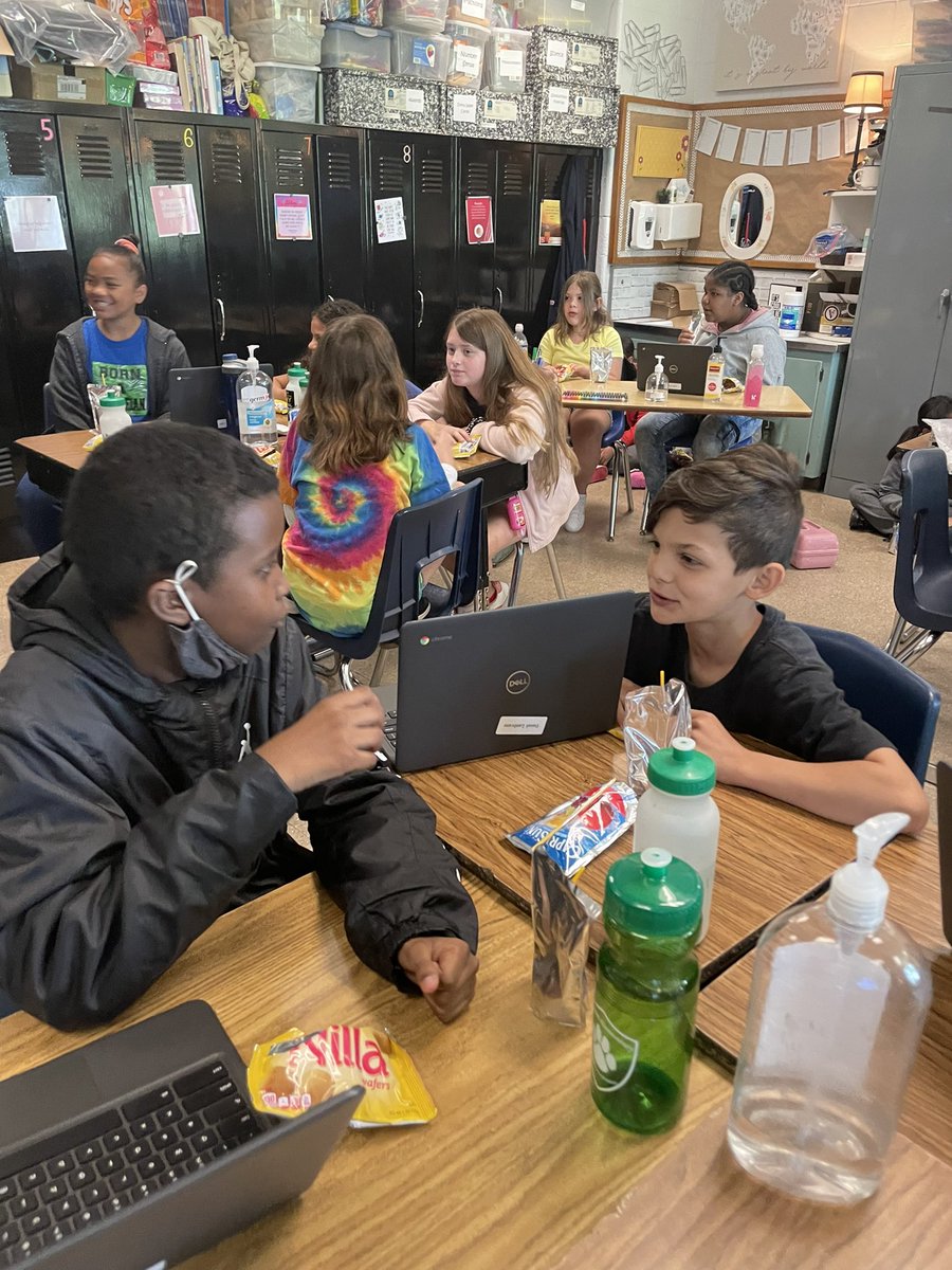 Mallory_J23's tweet photo. 3rd and 4th grade Meet and Greet was a success. This year’s 4th graders did a wonderful job with their presentations about 4th grade. It was so great to meet our incoming 4th graders! @MissGsABCs  @3rdGradeKubs @JillHandleyKES @KenwoodElementa #kubway https://t.co/qmIAjbpuHQ