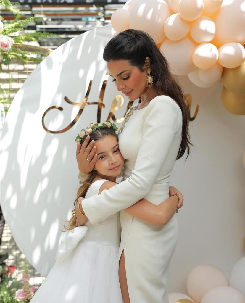 NNN_Ahlam's tweet photo. أكتر صورة خطفت قلبييييي🥹🤍🤍🤍🤍
#نادين_نسيب_نجيم | @nadinenjeim https://t.co/xTHFguPFNz